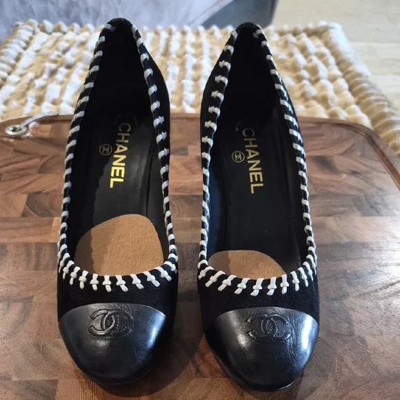 CHANEL Black and Gray Woven Trim Cap-Toe Heels - Picture 1 of 11